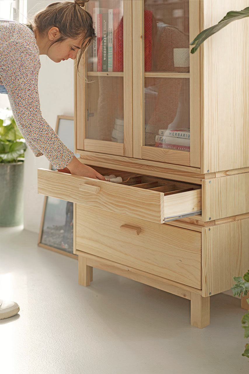Imagen de ambiente 2 para:Vitrina peque&ntilde;a de madera